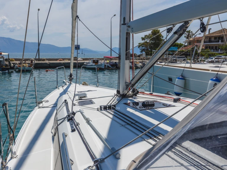YachtCharter in Nikiána - Bénéteau Oceanis 37.1 auf SamBoat