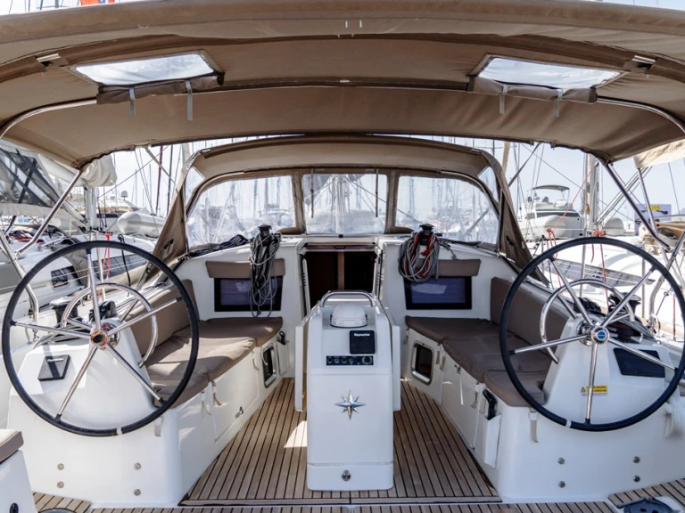Ein Jeanneau Sun Odyssey 410 mieten in Benítses