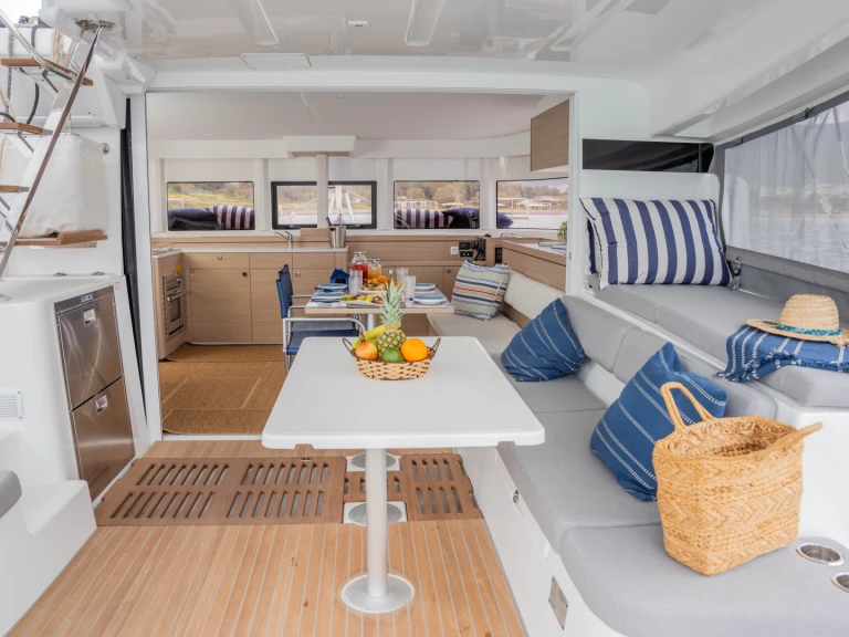 Boot mieten Álimos günstig Lagoon 43