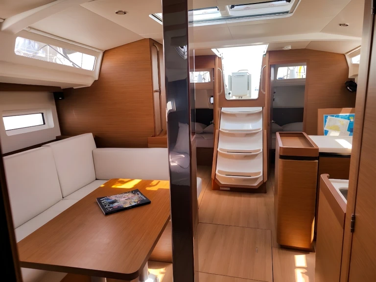 Ein Jeanneau Sun Odyssey 440 mieten in Pula