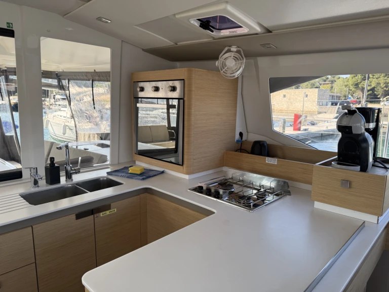 Fountaine Pajot Astrea 42 mieten Pula
