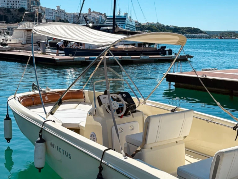 Motorboot mit oder ohne Skipper Invictus  mieten in Mahon Port