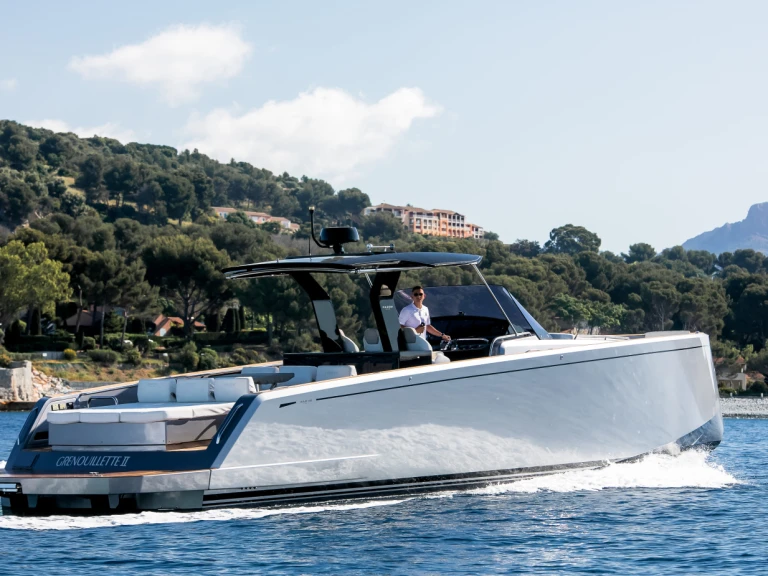 YachtCharter in Saint-Tropez - Pardo Yachts Pardo 43 auf SamBoat
