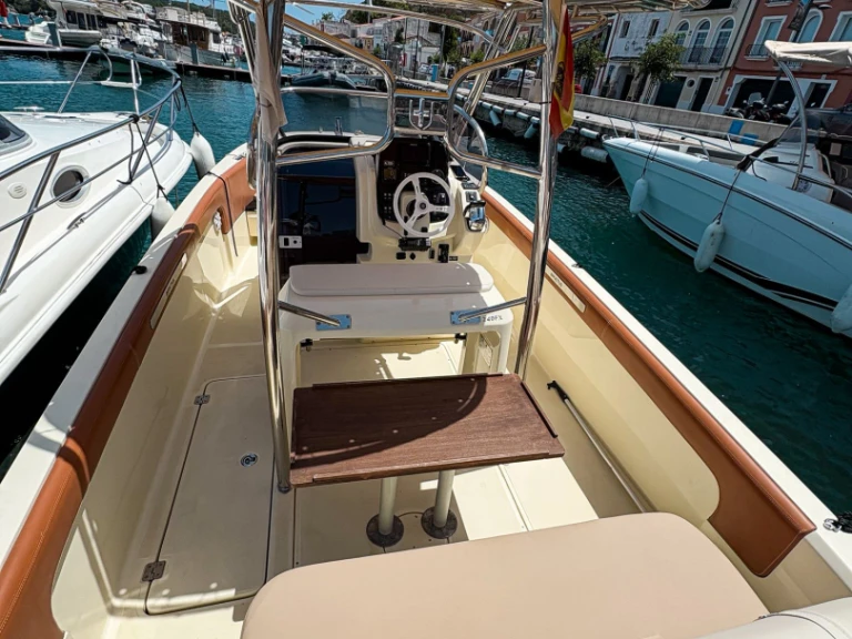 Boot mieten Mahón günstig Invictus 240 FX