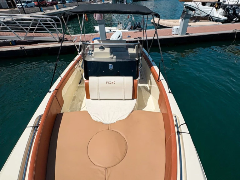 Boot mieten Mahón günstig Invictus 240 FX