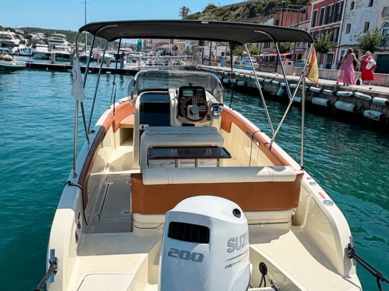Motorboot mit oder ohne Skipper Invictus  mieten in Mahón