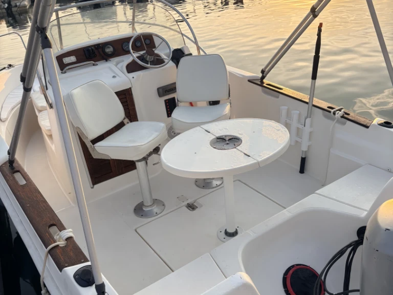 Motorboot mieten in Six-Fours-les-Plages zum besten Preis