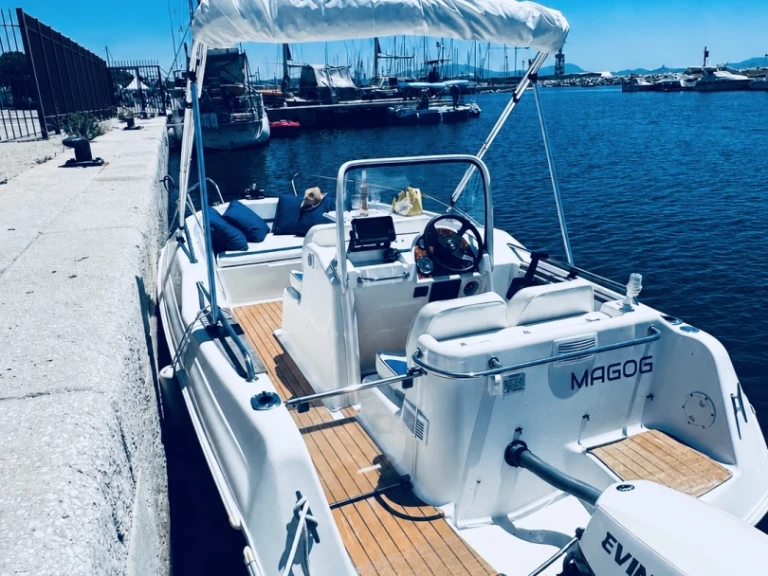 Motorboot mit oder ohne Skipper Quicksilver mieten in Carro