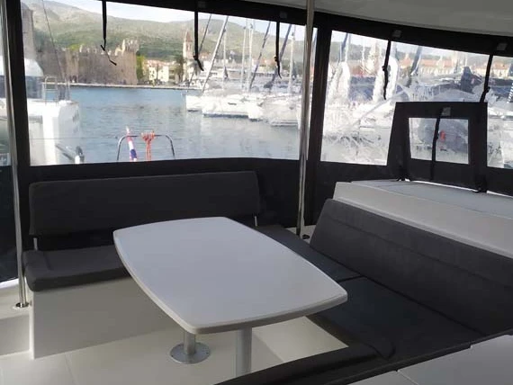Ein Lagoon Lagoon 450 Sport Top mieten in Palma de Mallorca