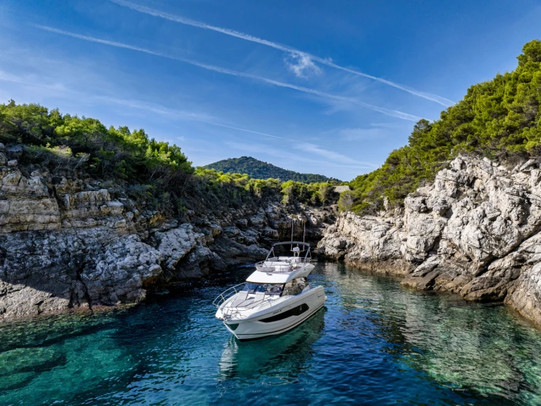 Bootsverleih Jeanneau Prestige 420 Fly Dubrovnik Samboat