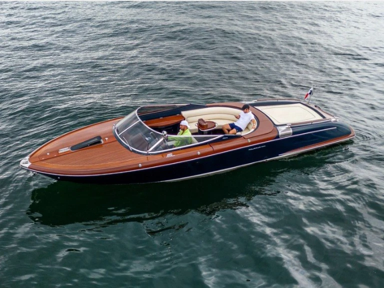 Motorboot mit oder ohne Skipper Riviera mieten in Panama City Beach