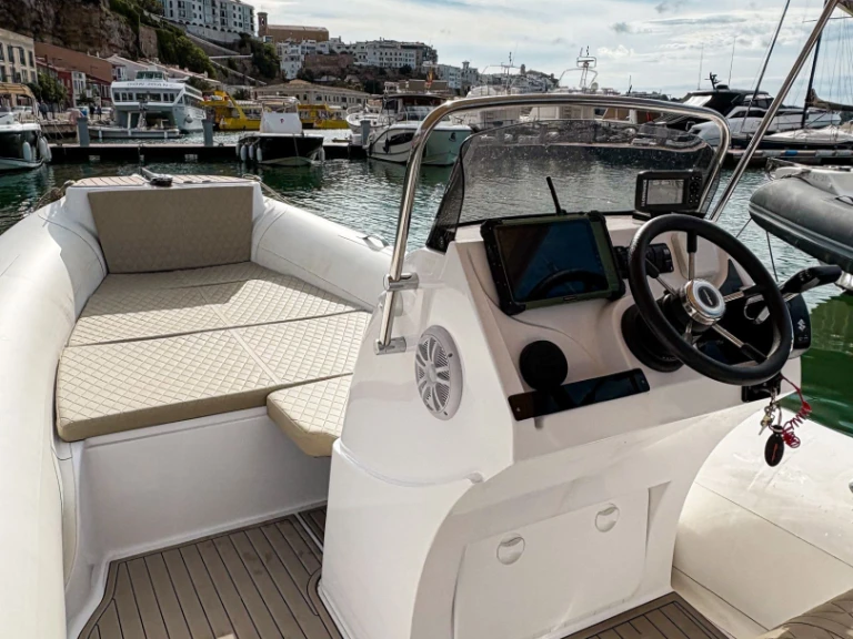 Schlauchboot mit oder ohne Skipper Tarpon mieten in Mahón