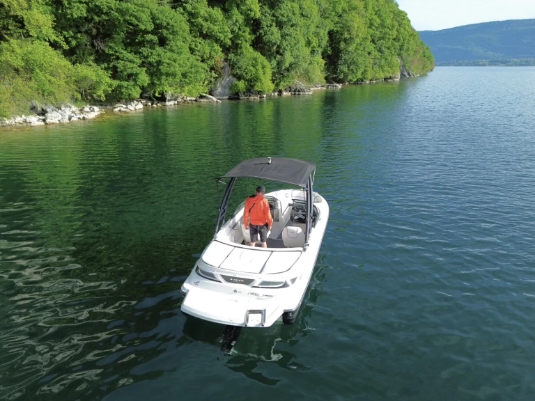 Motorboot mieten in Aix-les-Bains zum besten Preis