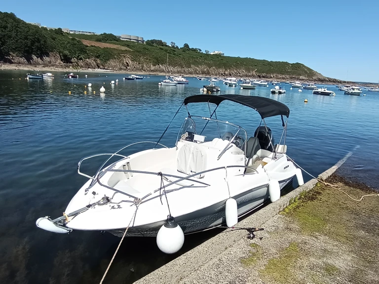 Motorboot mit oder ohne Skipper Quicksilver mieten in Brest