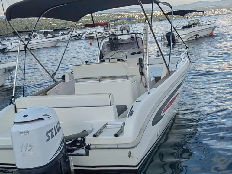 Vermietung Motorboot Selva mit Führerschein