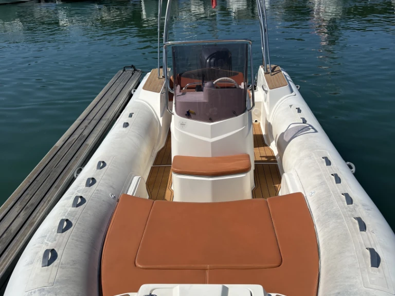 Ein Capelli Tempest 700 mieten in Marseille
