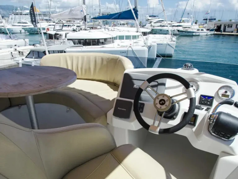 YachtCharter in Novalja - Bénéteau Antares 36 auf SamBoat