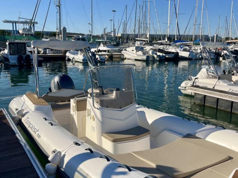 Schlauchboot mit oder ohne Skipper Capelli mieten in Royan