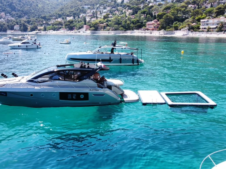 YachtCharter in Hafen von Nizza - Cranchi Cranchi M44 HT auf SamBoat