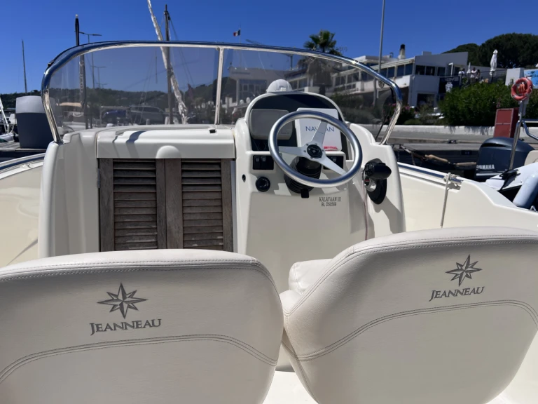 Motorboot mieten in Les Issambres - Jeanneau Jeanneau cap camarat 715