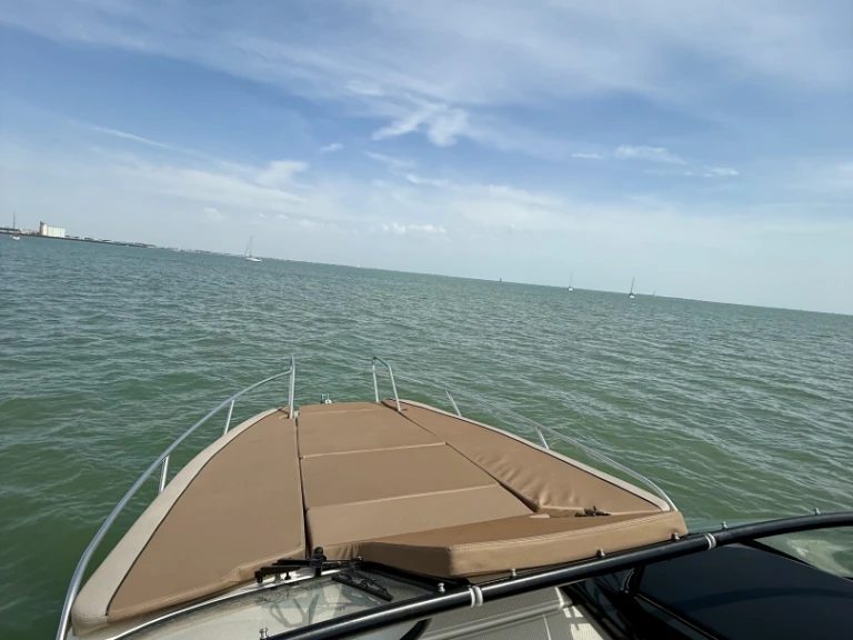 Quicksilver Activ 805 Cruiser mieten La Rochelle