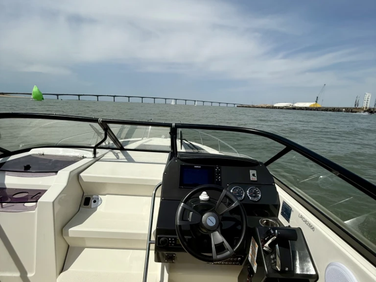 Ein Quicksilver Activ 805 Cruiser mieten in La Rochelle