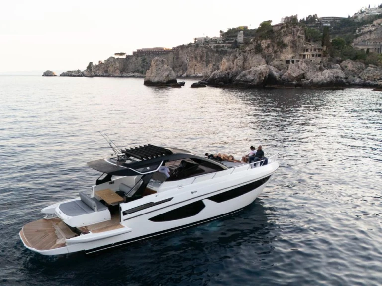 Ein FIM REGINA 440 mieten in Giardini-Naxos