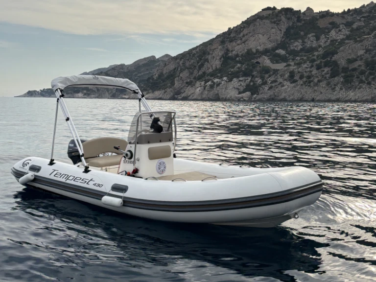 Schlauchboot mieten in Marseille - Capelli Tempest 430