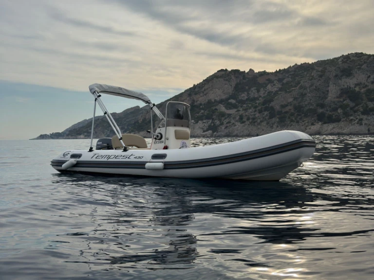 Schlauchboot mit oder ohne Skipper Capelli mieten in Marseille