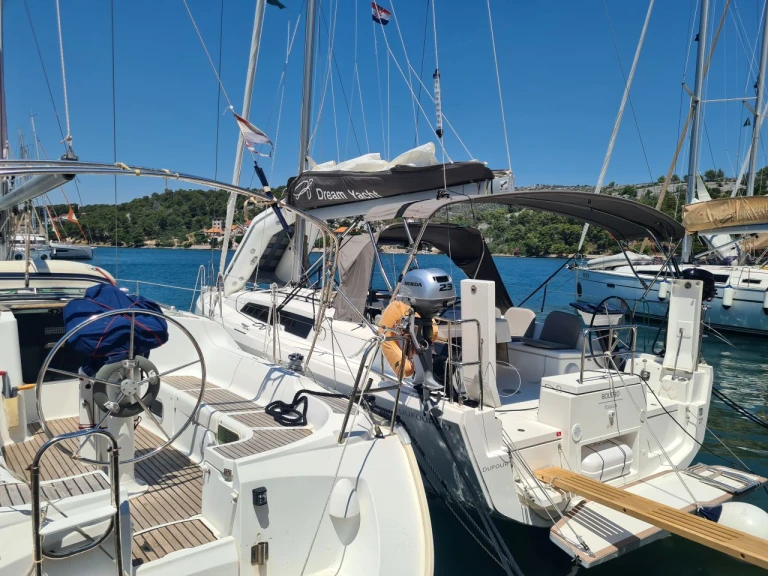 Segelboot mit oder ohne Skipper Dufour mieten in Zaton