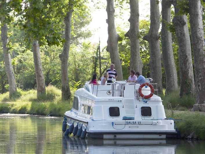 Motorboot mieten in Homps zum besten Preis