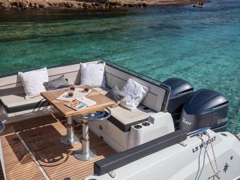 Motorboot mieten in Saint-Raphaël - Jeanneau CAP CAMARAT 10.5 WA S2