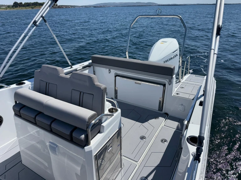 Motorboot mit oder ohne Skipper Jeanneau mieten in Mèze