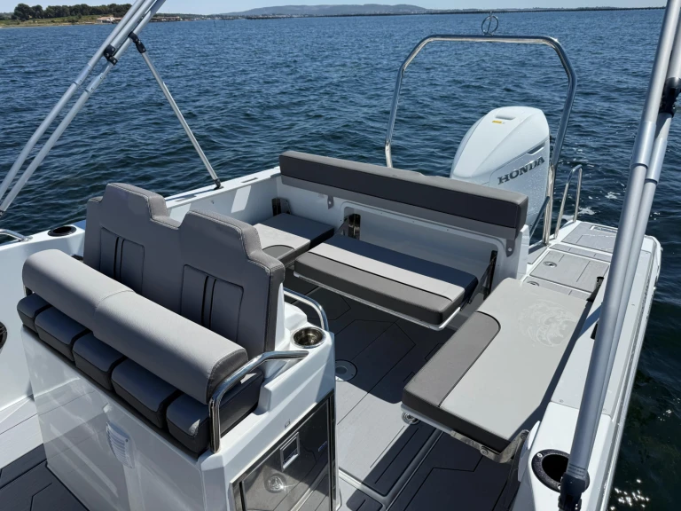 Vermietung Motorboot Jeanneau mit Führerschein