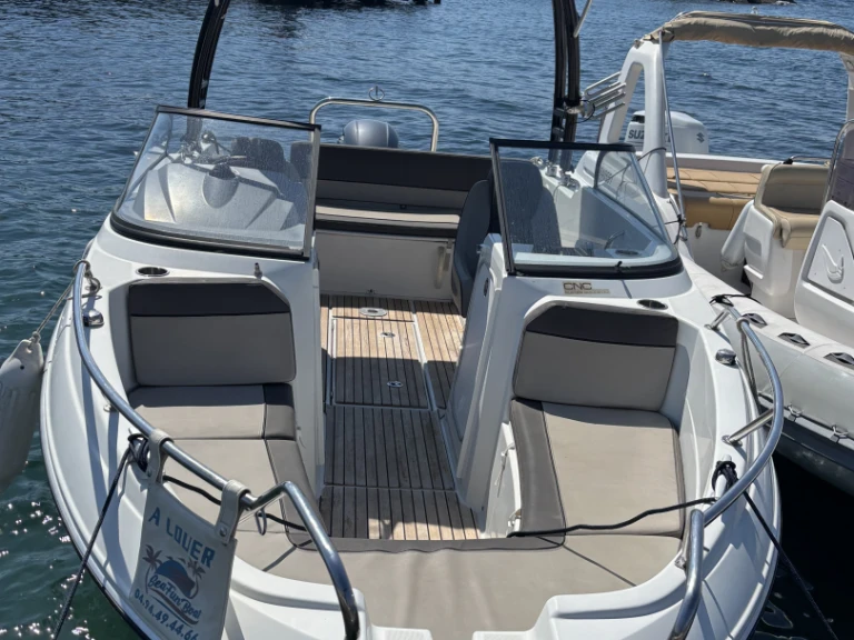 YachtCharter in Les Issambres - Jeanneau Cap Camarat 6.5 BR auf SamBoat