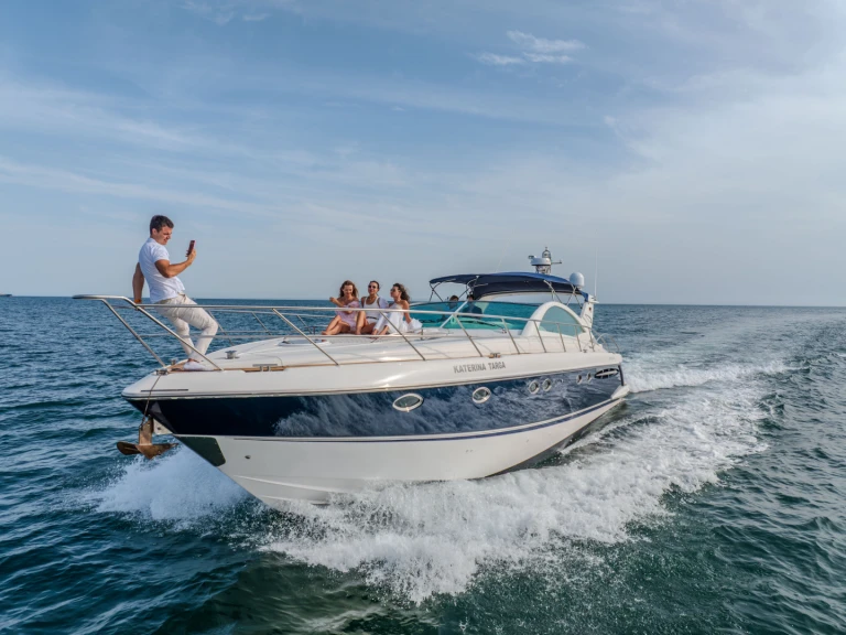 Ein Fairline Targa 52 mieten in Cascais