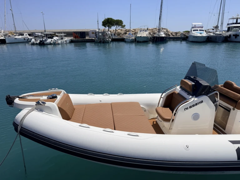 YachtCharter in Saint-Laurent-du-Var - Bsc BSC 78 auf SamBoat