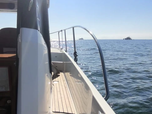 Motorboot mit oder ohne Skipper Bénéteau mieten in Villefranche-sur-Mer