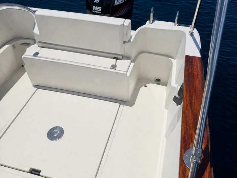Motorboot mit oder ohne Skipper Jeanneau mieten in Martigues