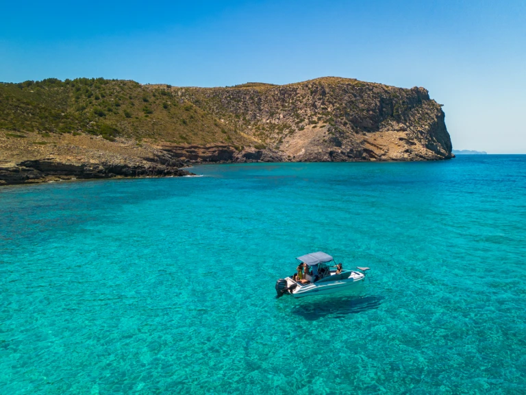 Motorboot mit oder ohne Skipper Arkos mieten in Alcúdia