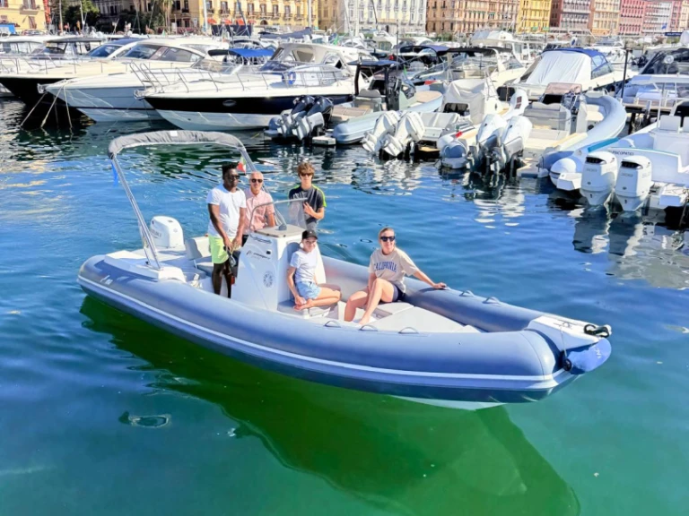 Schlauchboot mit oder ohne Skipper Panamera Yacht mieten in Porto di Mergellina