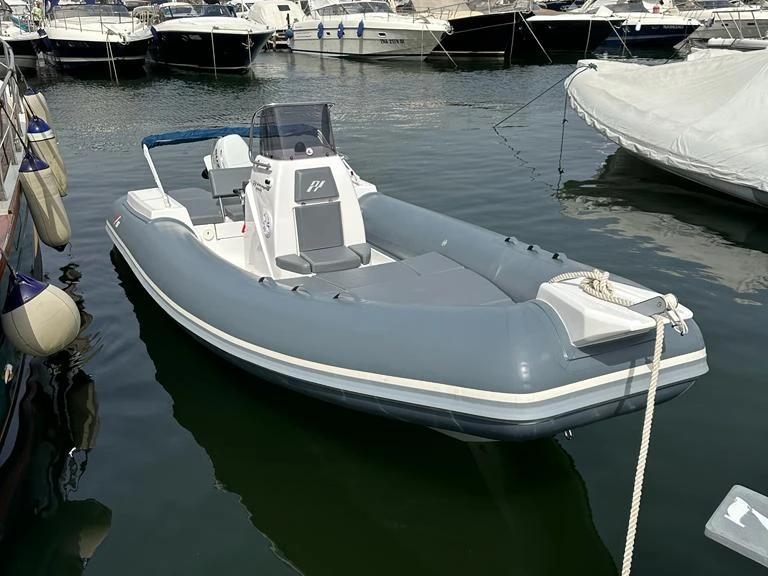Vermietung Schlauchboot Panamera Yacht mit Führerschein