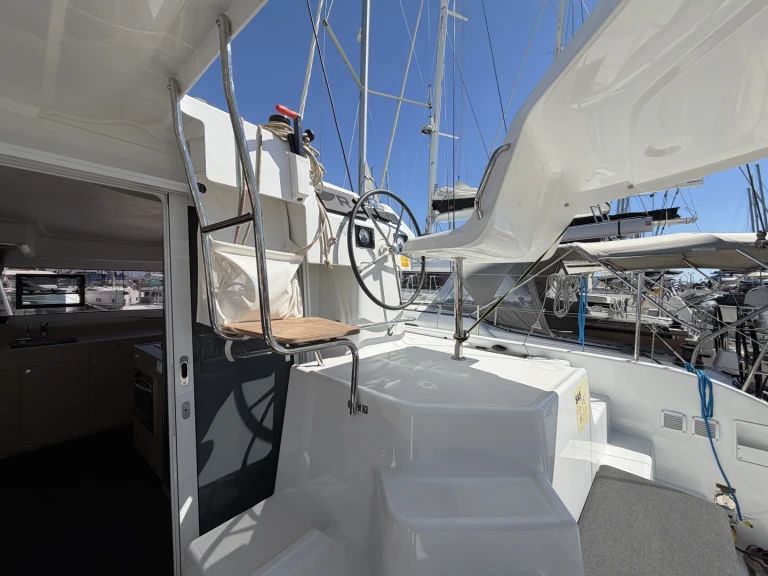 Bootsverleih Lagoon Lagoon 38 - 3 + 2 cab. Álimos Samboat