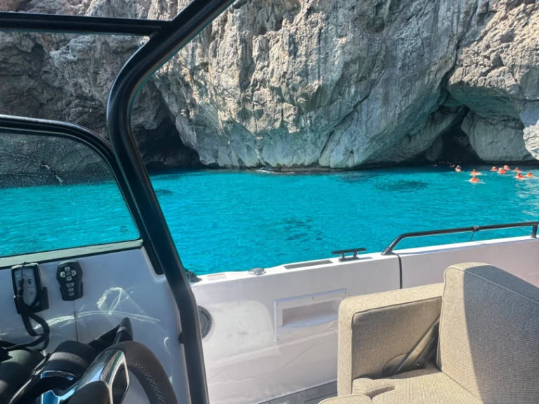 Motorboot mit oder ohne Skipper Axopar mieten in Can Picafort