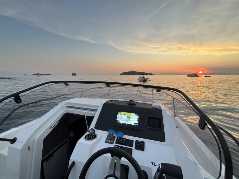 Bootsverleih Bénéteau Flyer 8 SUNdeck Sanary-sur-Mer Samboat
