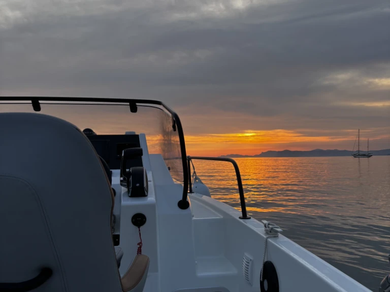 Motorboot mit oder ohne Skipper Bénéteau mieten in Sanary-sur-Mer