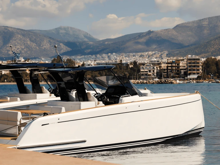 Ein Pardo Yachts Pardo 38 mieten in Glyfáda