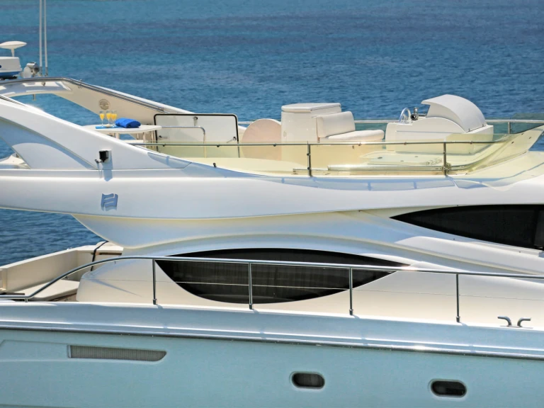 Ein Ferretti Ferretti 550 mieten in Paros (Insel)