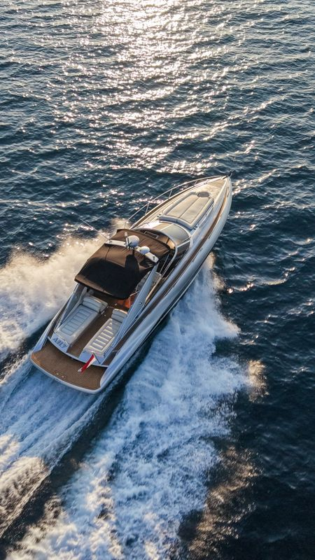 Ein Sunseeker Superhawk 43 mieten in Cannes