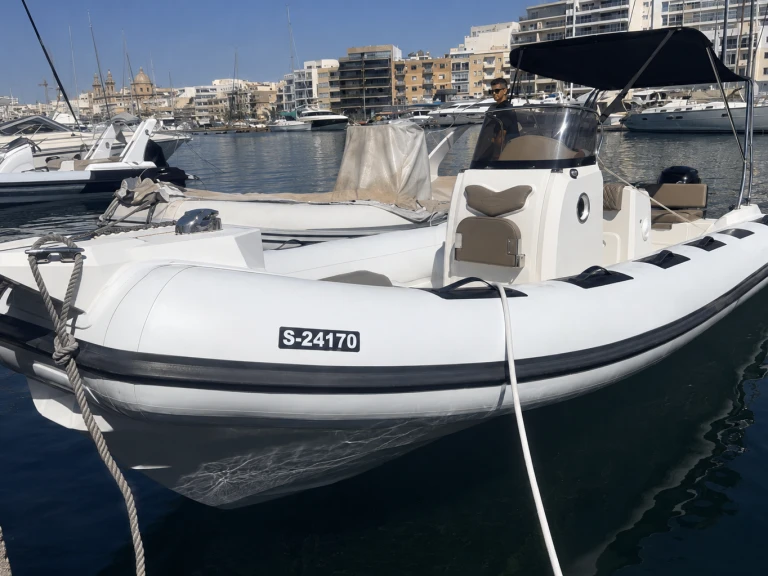 Bootsverleih Ranieri Cayman 26 Sport Pietà Samboat